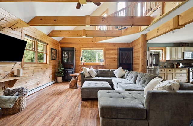 MtSnow/Stratton Chalet w/Hot Tub