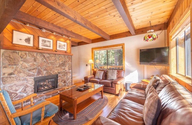Muletail Lodge in Carnelian Bay Close to town, hiking, biking