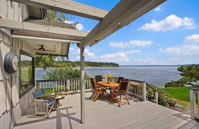 Murden Cove Waterfront Retreat: 3BR Oasis & Kayaks