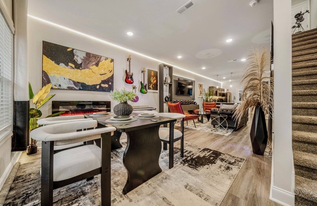 Music City Getaway! 7 Beds, Pool Table, Fireplace, Patio With Grill, AND MORE!
