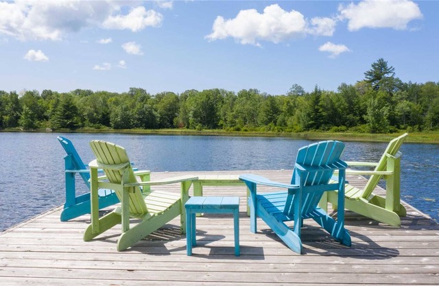 Muskoka Lakes Waterfront private family get-away cottage , 3 bedrooms