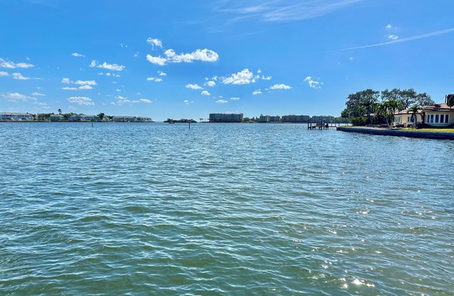 Must Try! Heart of St. Pete Waterfront Private Dock 3 bedroom house with office