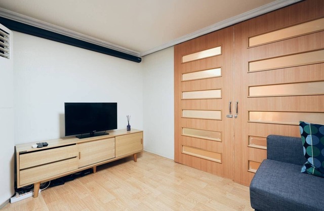 ✧MYEONGDONG✧4 BDR + 2 SHOWER✧APT WITH PIANO✧3MIN✧