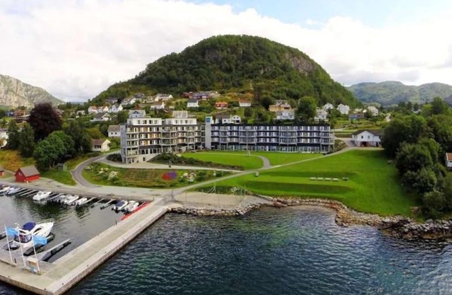 Nær Prekestolen(Pulpitrock)Trolltunga og Gullingen