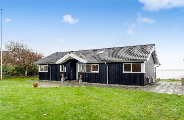 "Næwe" - 10m to the fjord by Interhome