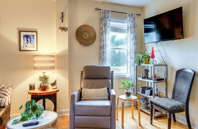 Nags Head Apt with Patio - 1/2 Mile Walk to Beach!