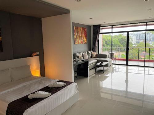 Nai Harn spacious studio great amenities