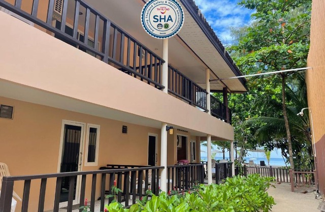 Naiyang Seaview Place Resort