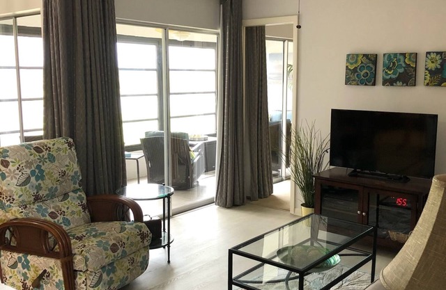 Naples-Jan-April available! 2 br/2ba, w/pool, W/D, own parking, pet OK too