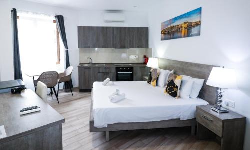 Napoli Suites Studios Aparthotel