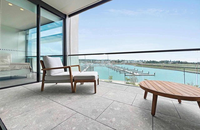 Nautilus View - Luxury Marina Getaway