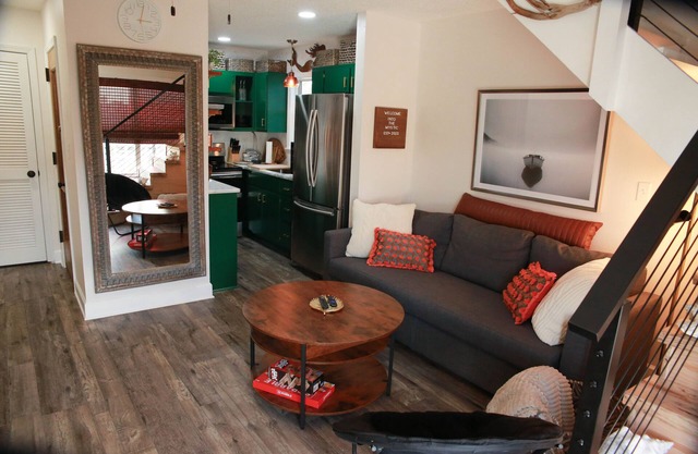 Navarre Beach "Into the Mystic" Cozy & Unique Townhome