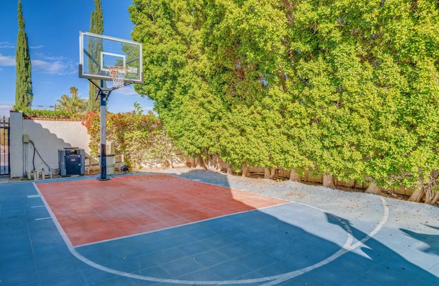 Navigate Stays Hoops and Hues Hideaway