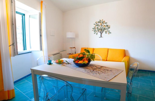 Ncopp' a' Scalinatella