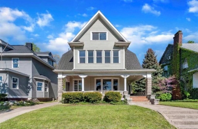 ND Home—spacious 5+ bdrms less than a mile from ND