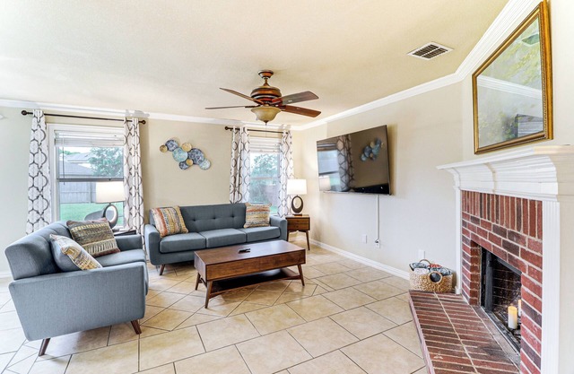 Near AT&T Stadium & Six Flags: Texas Family Home!