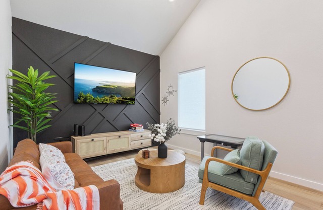 Near Baylor University and Silos! Luxury villa, Sleeps 6