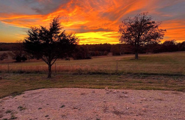 Near Buffalo River ~sleeps 5 ~ secluded