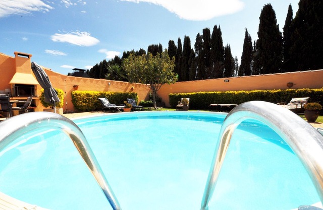 Near Château de Salses and beach, swimming pool, equipped kitchen and Wi-Fi