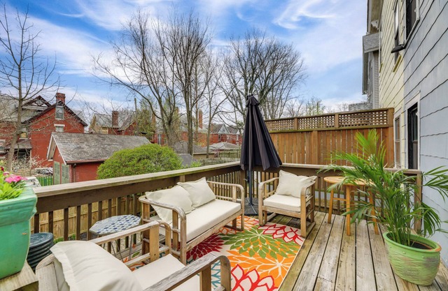 Near Dtwn, Dining & Bars: Spacious Cincy Home Base