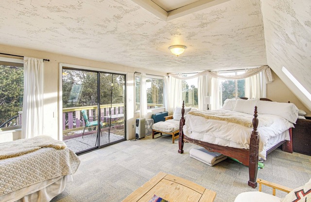 Near Hiking: Tranquil Crestone Studio w/Deck!