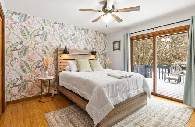 Near Ithaca!Hot Tub! LRG Home!Sleeps 10! Dogs ok!