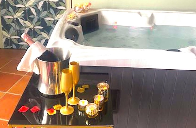 NEAR TOULOUSE LOVE ROOM ROMANTIC LOFT WITH PRIVATE SPA AND POOL