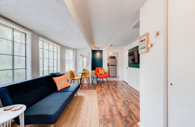 ◈ Near TTU ◈ MID-MOD STUDIO ◈1 BD/1 Bath ◈