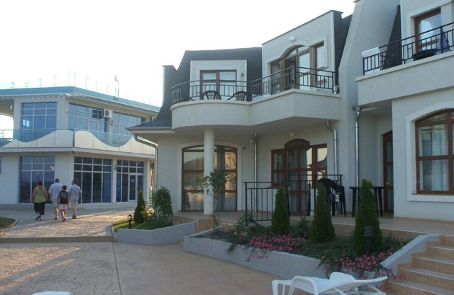 Nessebarview spacious 2 bedroom first floor corner apartment, near sunny beach
