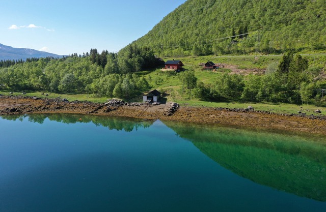 Nesset Fiskfjord. House by the sea with panoramic views, Gateway to Lofoten!