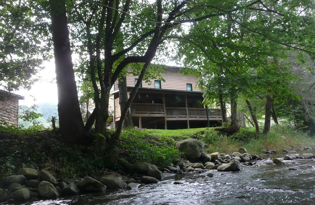 Nestled In A Mountain Setting With Several Water, Scenic, And Shopping Venues.