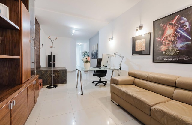 Nestled in the heart of Mellieha, this exceptional property offers a rare opportunity to experience modern comfort in a prime beach town location. Spanning 300 sqm, the residence is spacious and contemporary, providing a serene and inviting retreat.