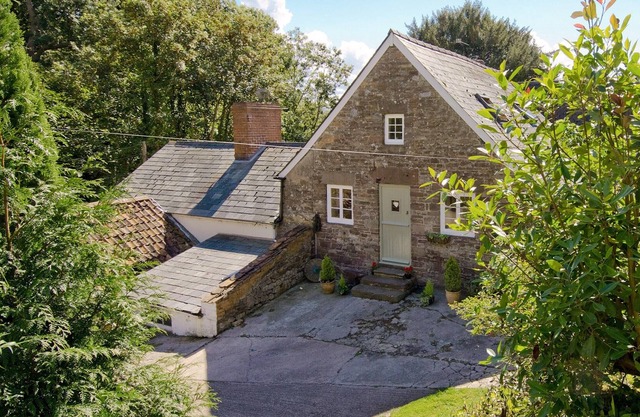 Nestling in an historic hamlet on the edge of the Forest of Dean and close by the River Severn.