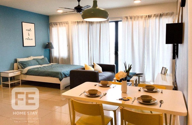 Netflix WiFi Cozy Homestay Trefoil Setia Alam Shah Alam 沙亚南舒适温馨日租民宿