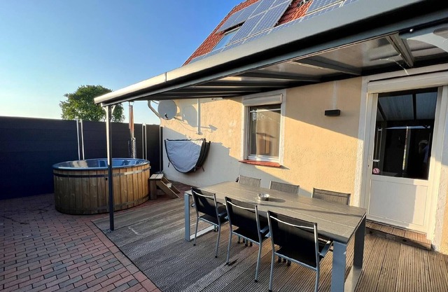 Neubörger holiday flat with hot tub