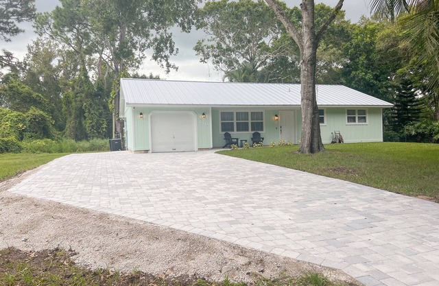 New 2/2 Coastal Getaway!