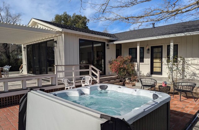 NEW 3 BD, Minutes from Sonoma Plaza with Spa
