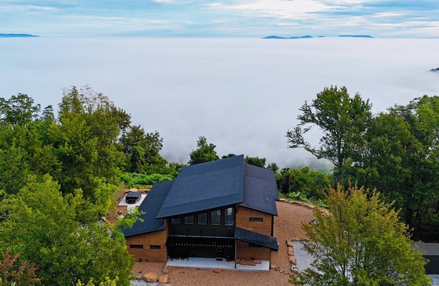 New! 3-BR Lodge in Jasper with breathtaking views of the Arkansas Grand Canyon