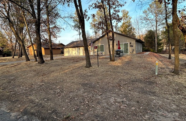 New 3-brm, on Lake Arrowhead Golf Course, near Sand Valley, a golf mecca awaits!