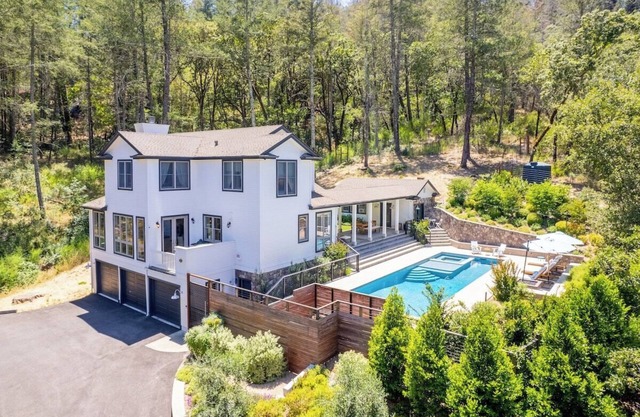 New! 4bd Pool & Spa property Walkable to Downtown