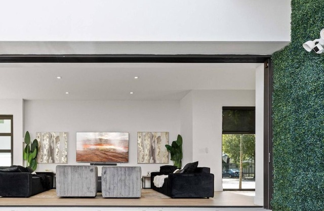 NEW 5BR 4.5BA Sleeps 16, Pool, Ping Pong, Rooftop and More!