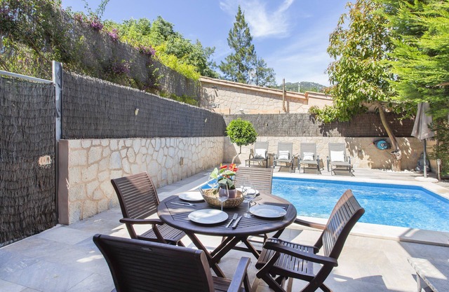 New! A stunning central holiday flat private swimming pool, terrace and WIFI
