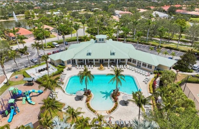 New! Amazing 4Br Oasis, Heated Pool/Spa, Gym, PickleBall - 5 Min to Downtown!