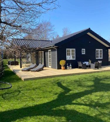 New And Modern Holiday Home Near The Beach