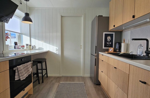 New and modern, with a view. By the city center.