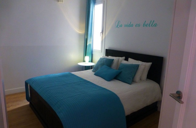 New apartment, 6 pers, free WiFi, Sagrada Familia