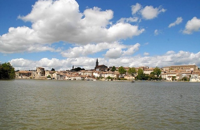 NEW APARTMENT NEAR CANAL DU MIDI AND TOWN CENTER, TOTALLY SELF-CONTAINED