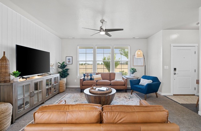 NEW BoHo Cottage w/Arcade room- Pet friendly!