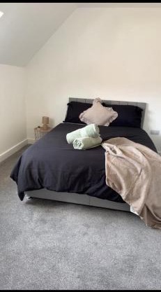 New Build 3-Bed in Rotherham Fast WiFi, Garden & Driveway