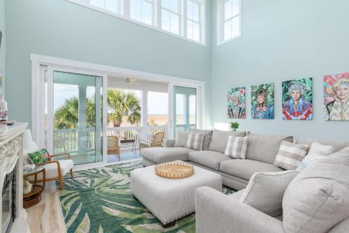 New Build, walking distance to pool and beach! Perfect location on Harbor Island!